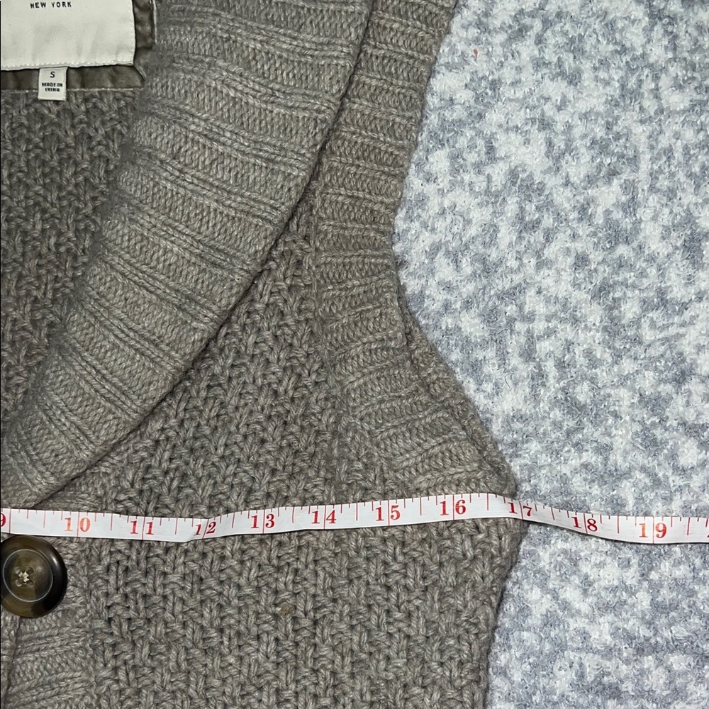 Abercrombie & Fitch Charcoal Knit Vest size Small - Picture 7 of 7
